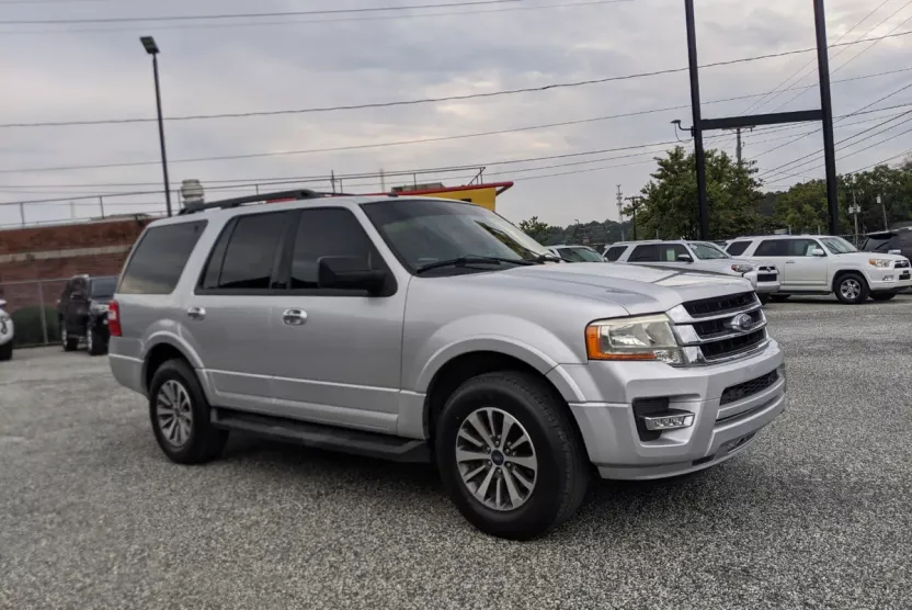 2017 Ford Expedition XLT photo 1