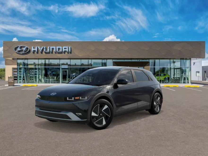 2025 Hyundai Ioniq 5 SE Standard Range photo 1