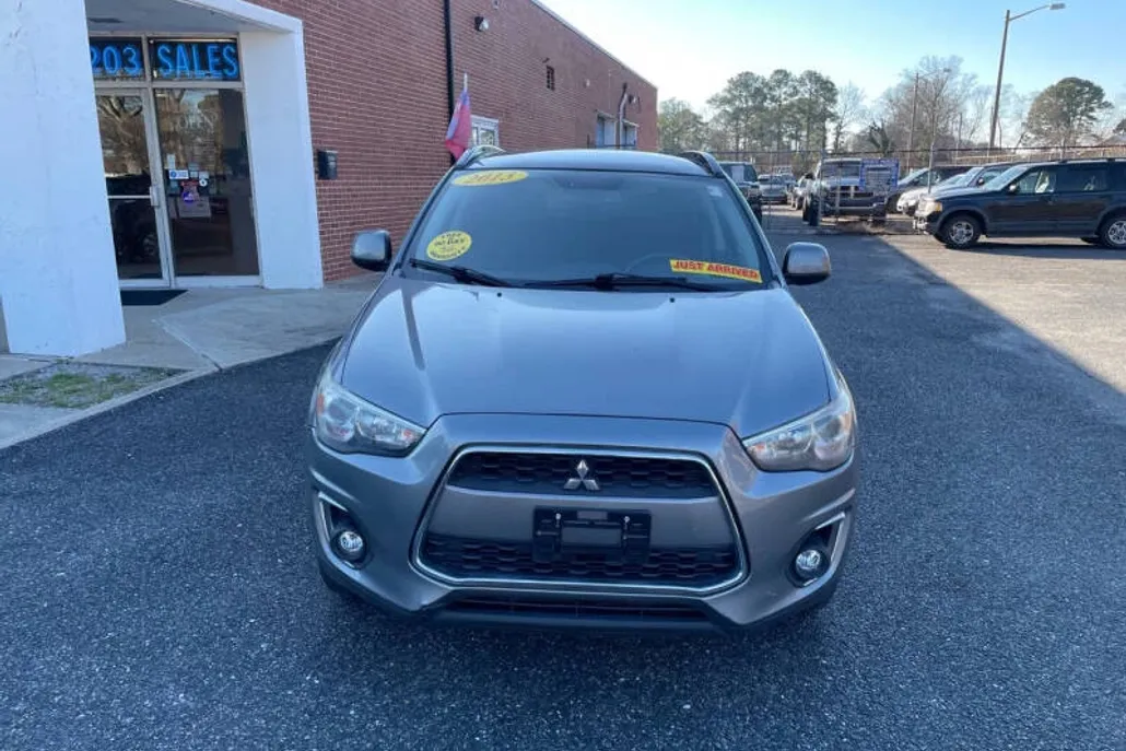 2013 Mitsubishi Outlander Sport SE photo 1