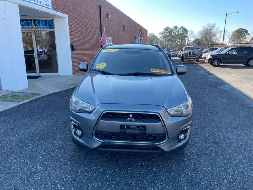 2013 Mitsubishi Outlander Sport SE photo 1