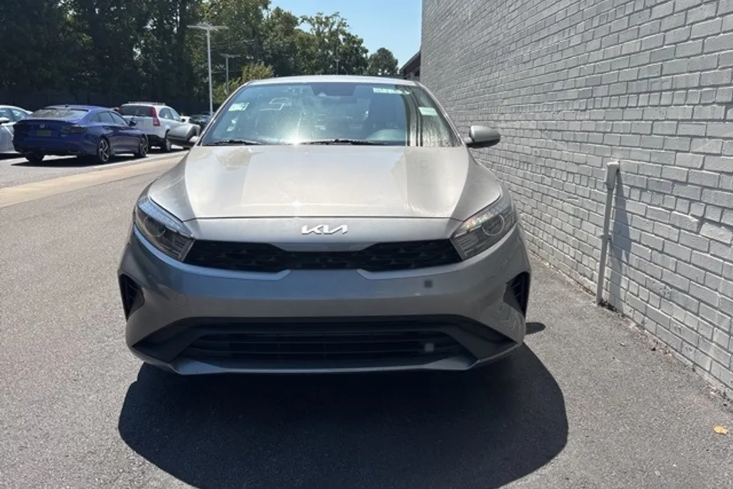 2023 Kia Forte LXS photo 1