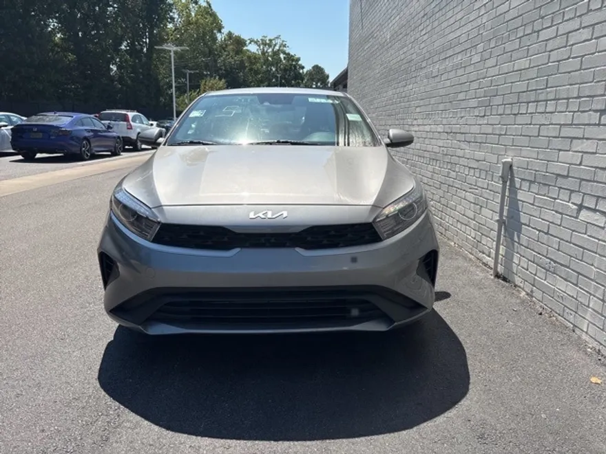 2023 Kia Forte LXS photo 1