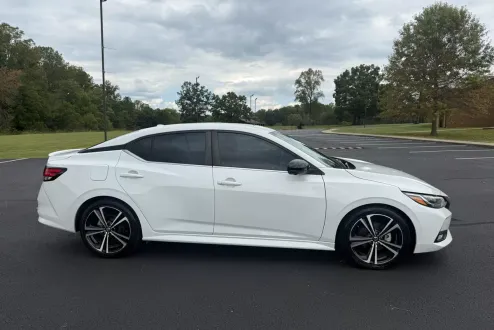 2021 Nissan Sentra SR photo 3