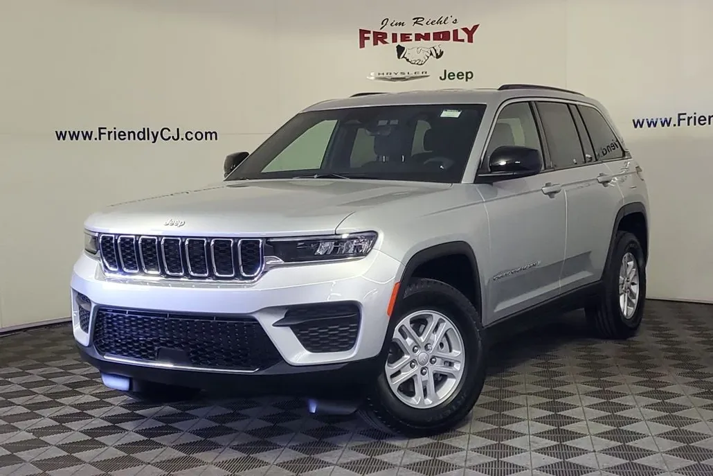 2025 Jeep Grand Cherokee Laredo photo 1