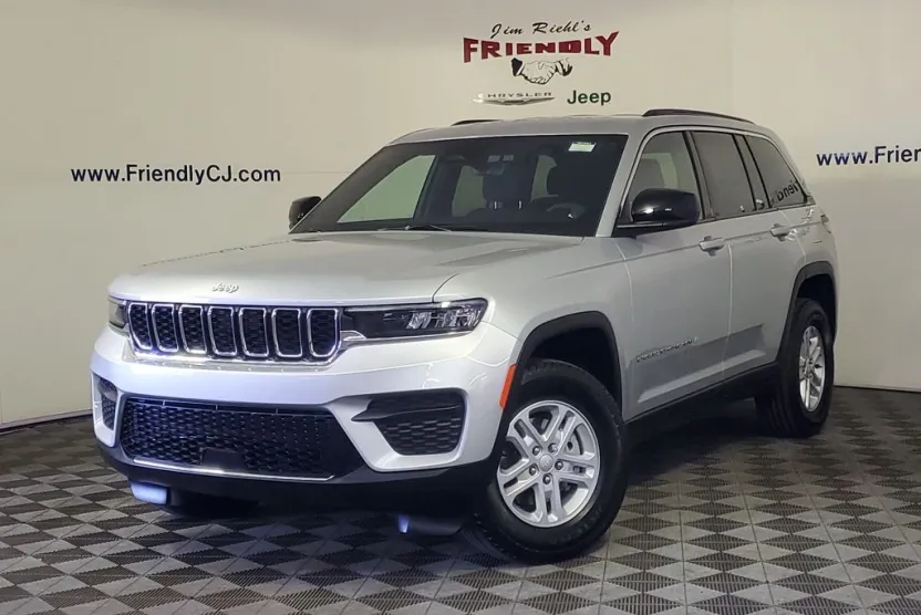 2025 Jeep Grand Cherokee Laredo photo 1
