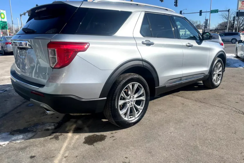 2023 Ford Explorer Limited photo 1
