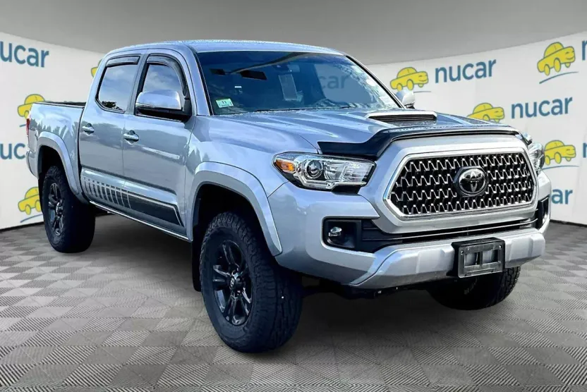 2019 Toyota Tacoma TRD Sport photo 1