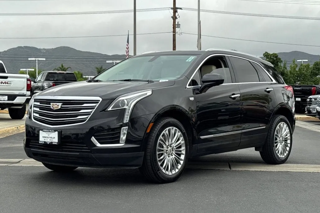 2017 Cadillac XT5 Luxury photo 1