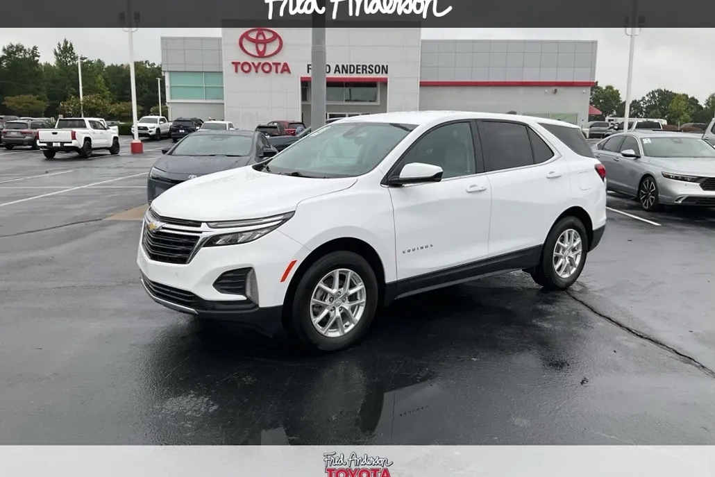 2023 Chevrolet Equinox LT photo 1
