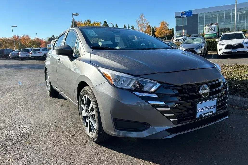 2024 Nissan Versa 1.6 SV photo 1