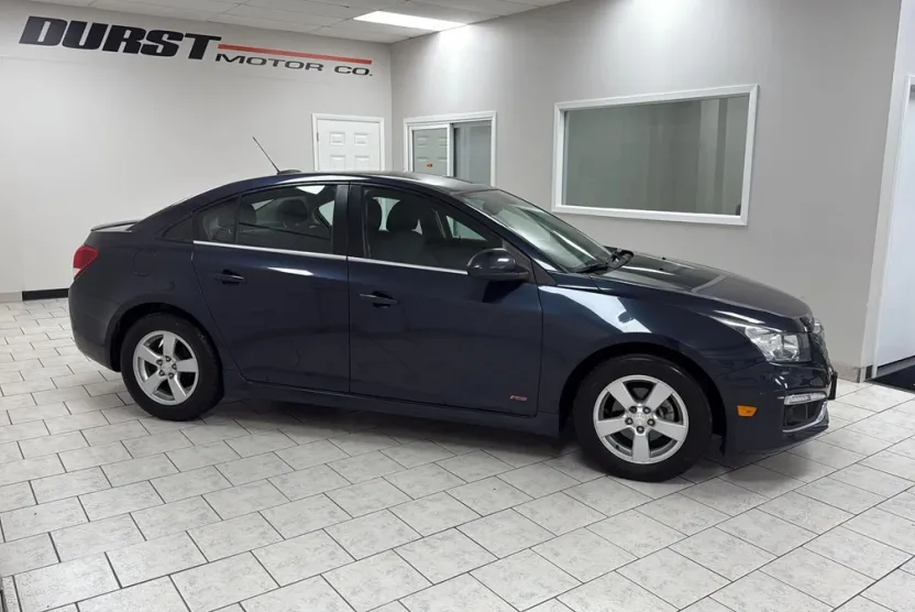 2016 Chevrolet Cruze LT photo 1
