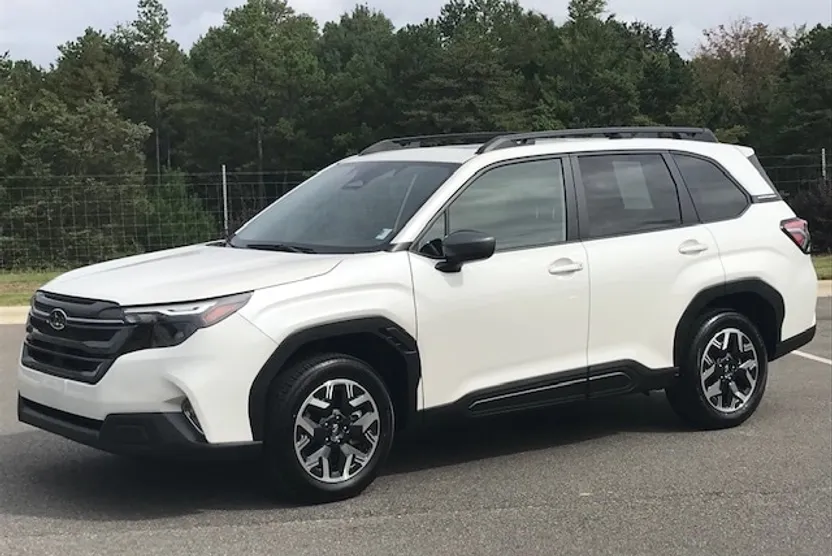 2025 Subaru Forester Premium photo 1