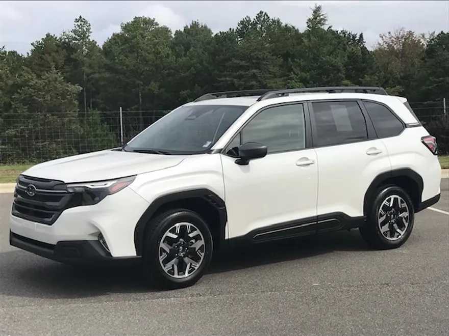 2025 Subaru Forester Premium photo 1