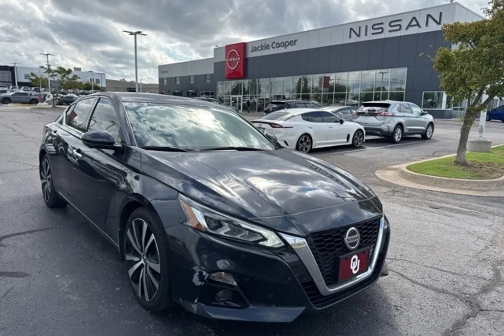 2020 Nissan Altima 2.5 Platinum photo 1