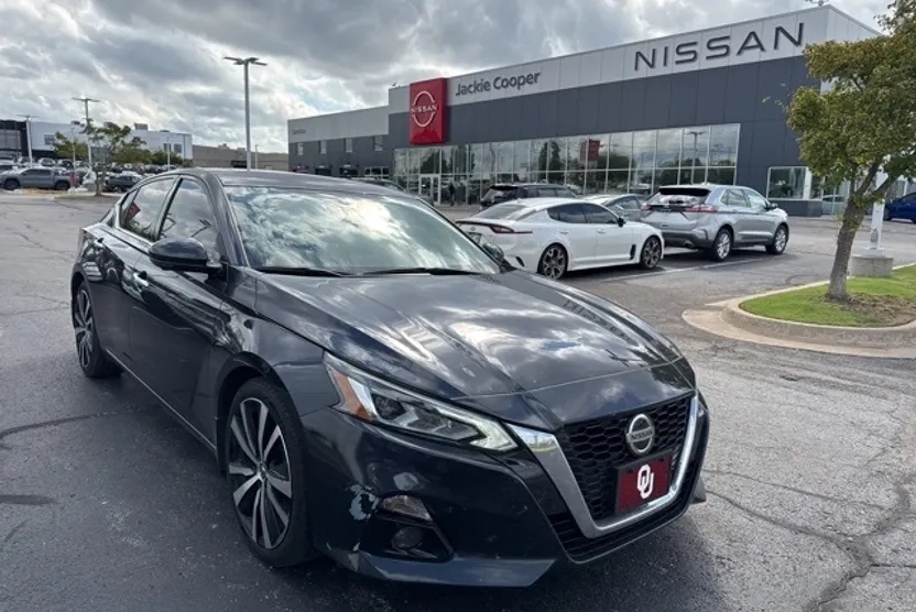 2020 Nissan Altima 2.5 Platinum photo 1