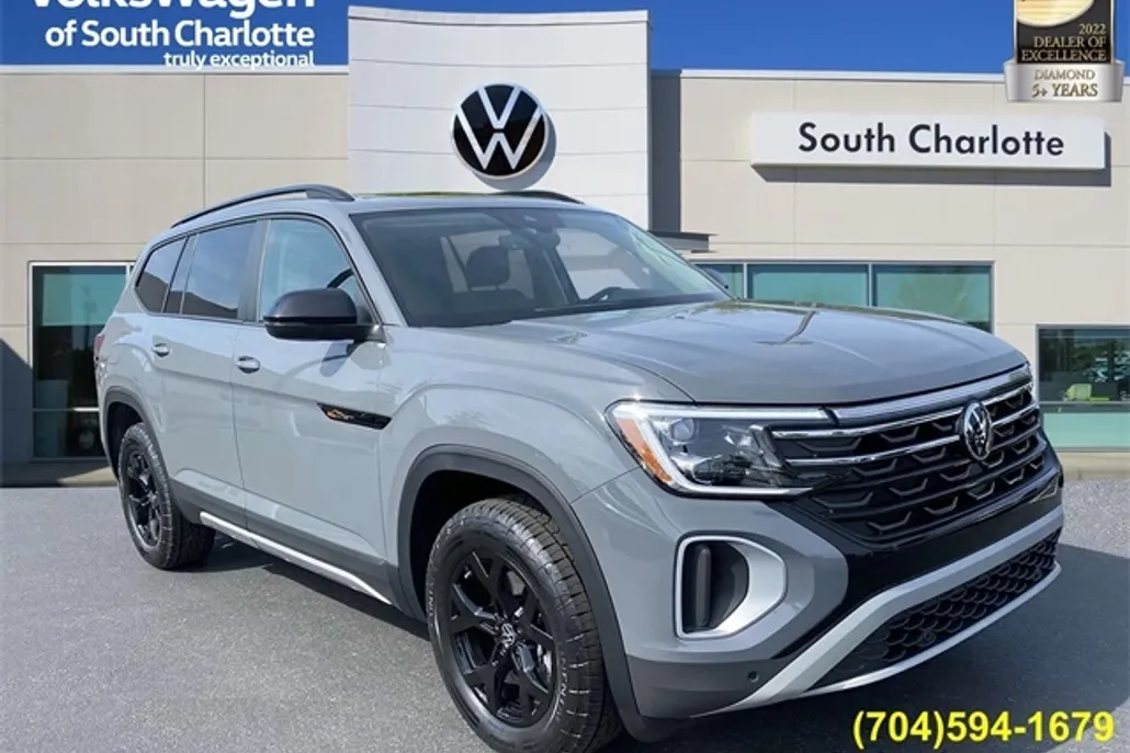 2025 Volkswagen Atlas Peak Edition SE photo 1