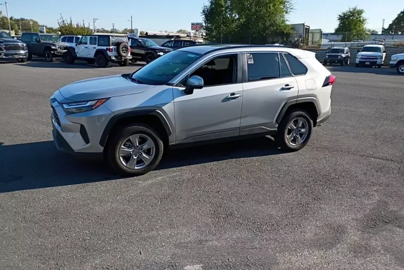 2024 Toyota RAV4 XLE photo 1