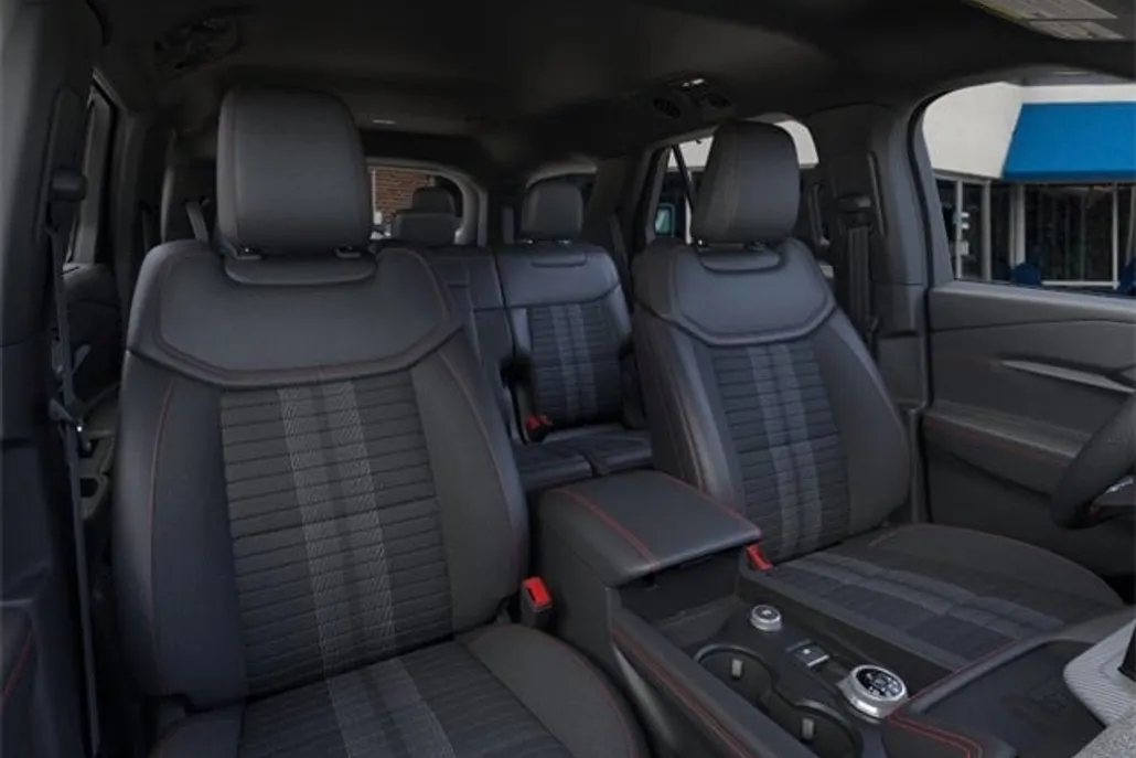 2025 Ford Explorer ST-Line photo 1