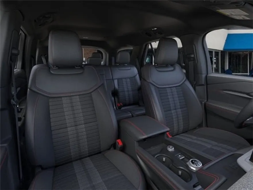 2025 Ford Explorer ST-Line photo 1