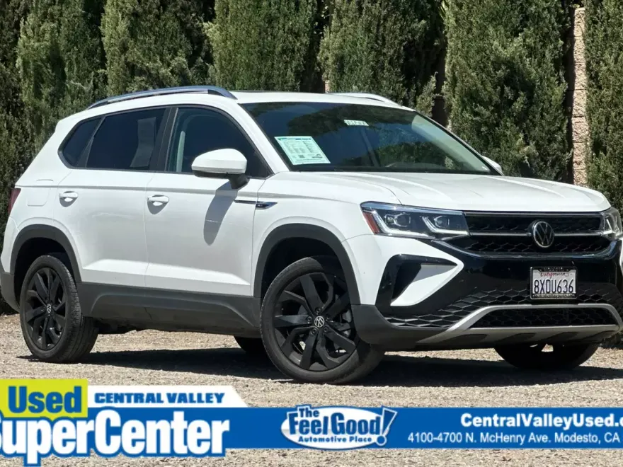 2022 Volkswagen Taos SEL photo 1