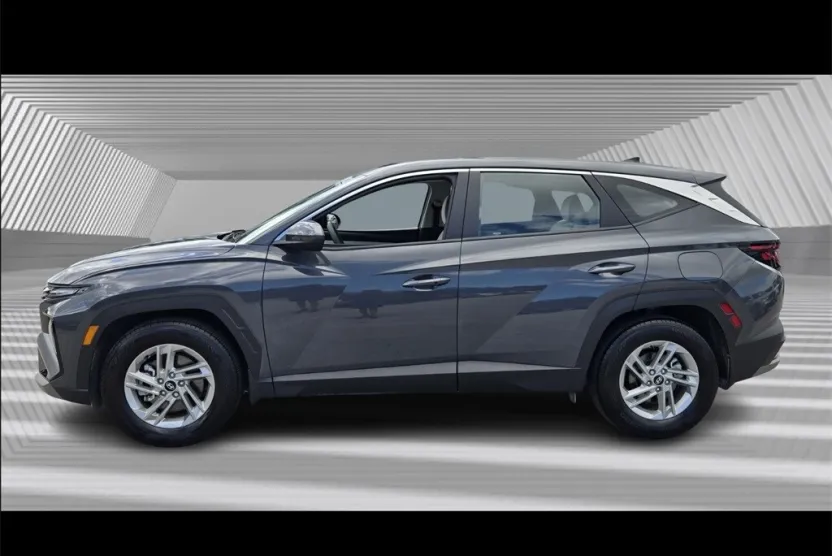 2025 Hyundai Tucson SE photo 1