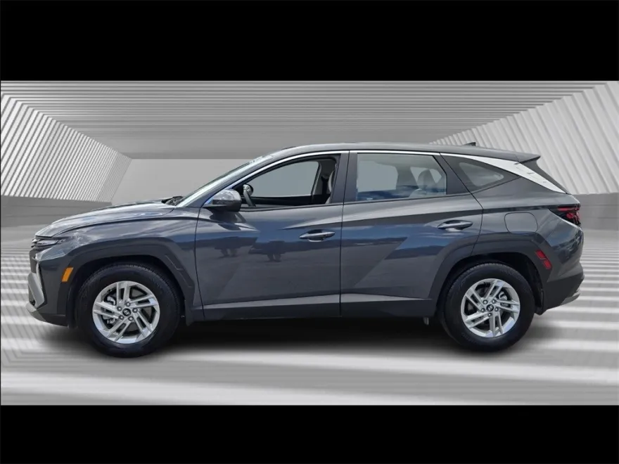 2025 Hyundai Tucson SE photo 1
