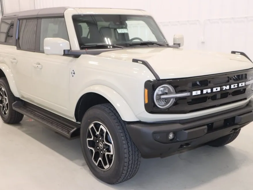 2025 Ford Bronco Outer Banks photo 1