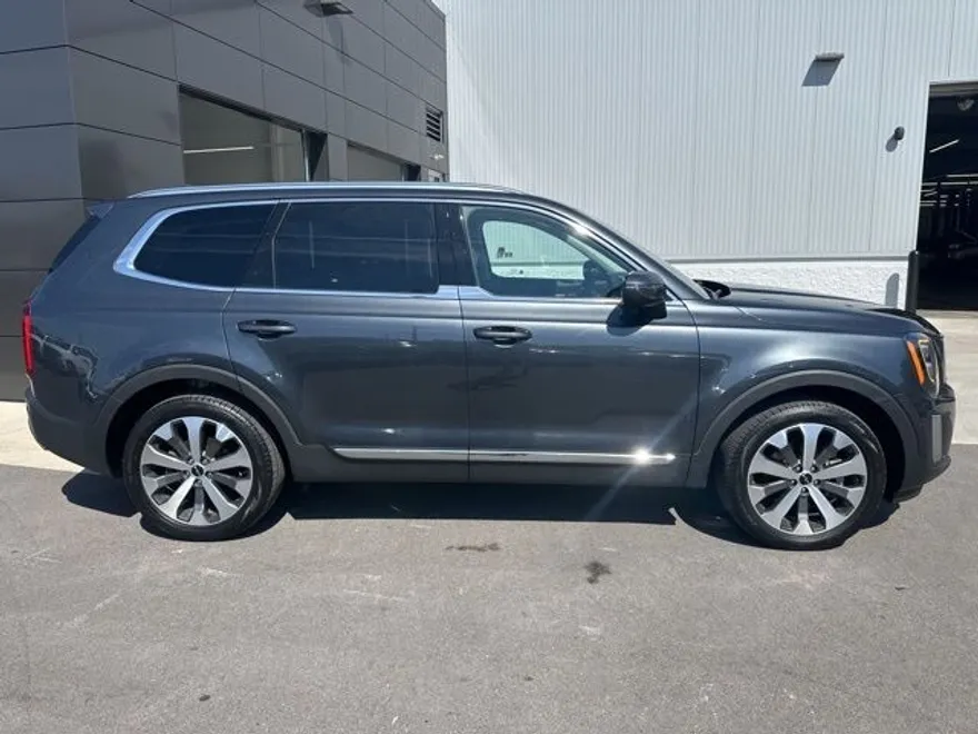 2022 Kia Telluride EX photo 1