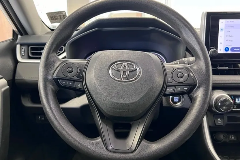 2024 Toyota RAV4 XLE photo 1
