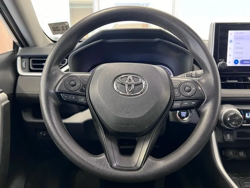 2024 Toyota RAV4 XLE photo 1