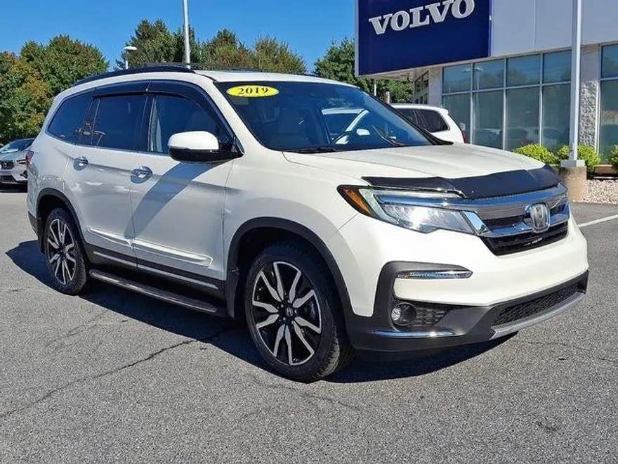 2019 Honda Pilot Touring photo 1