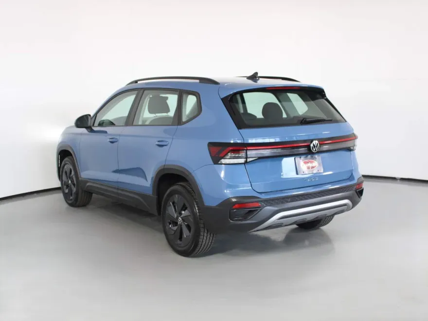 2025 Volkswagen Taos S photo 1