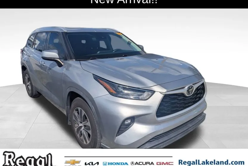 2022 Toyota Highlander XLE photo 1