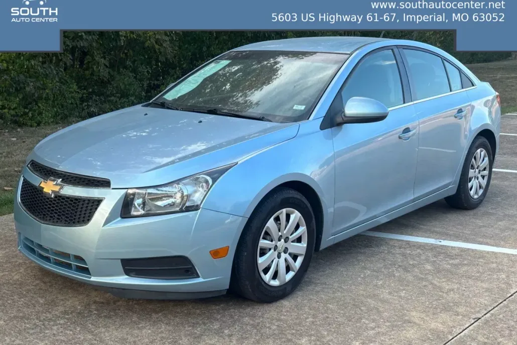 2011 Chevrolet Cruze LT photo 1