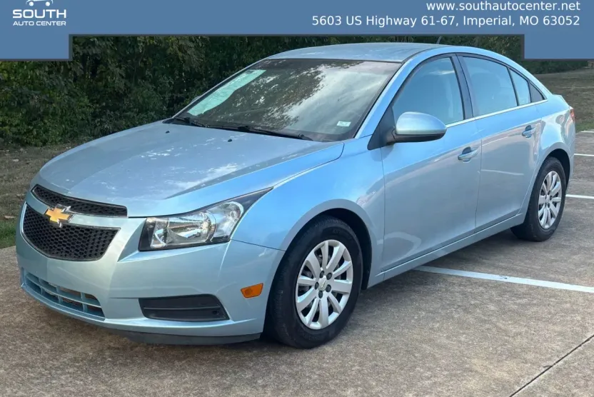 2011 Chevrolet Cruze LT photo 1