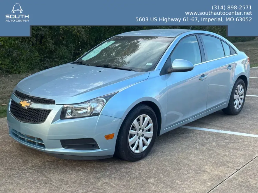 2011 Chevrolet Cruze LT photo 1