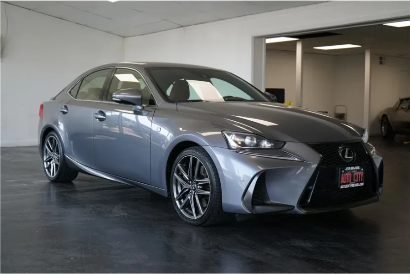 2018 Lexus IS 300 photo 1