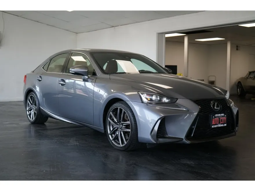 2018 Lexus IS 300 photo 1