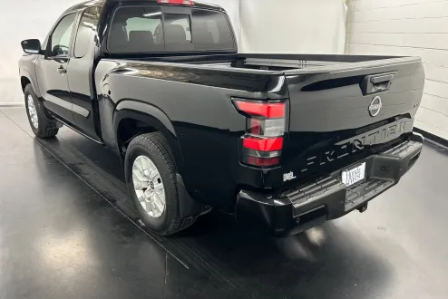 2022 Nissan Frontier SV photo 3