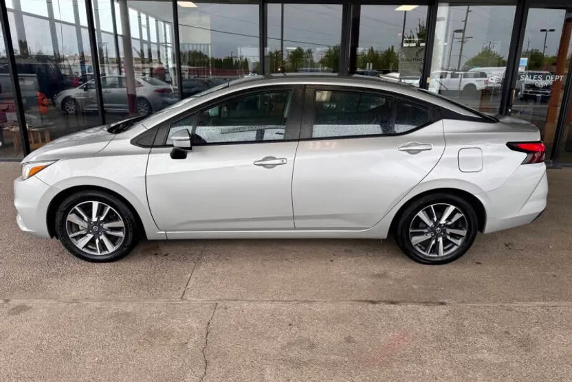 2021 Nissan Versa SV photo 1
