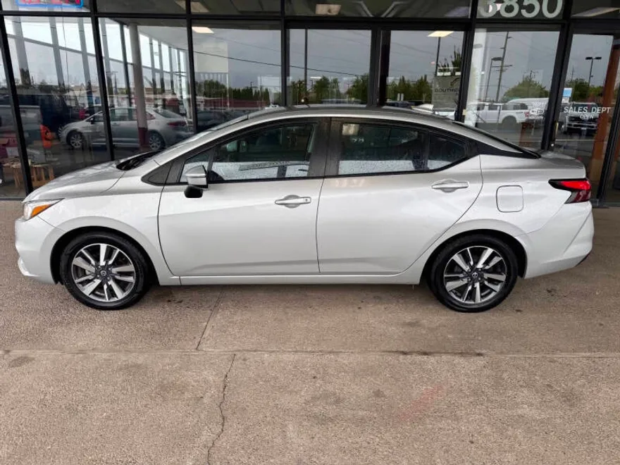 2021 Nissan Versa SV photo 1