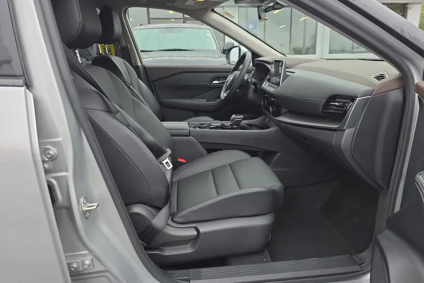 2022 Nissan Rogue SV photo 1