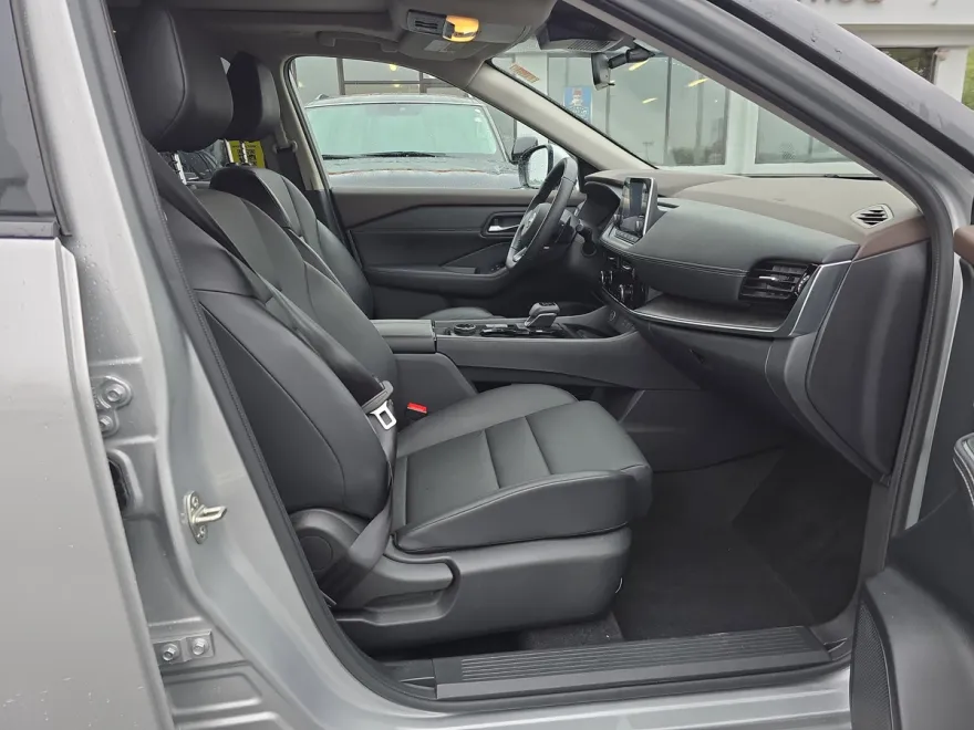 2022 Nissan Rogue SV photo 1
