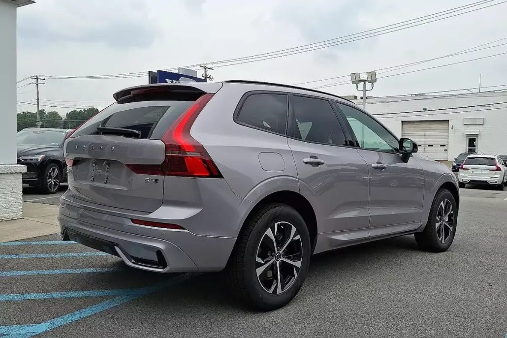 2026 Volvo XC60 B5 Core photo 1