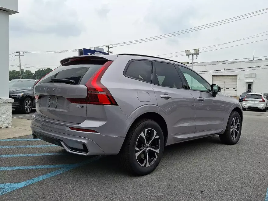 2026 Volvo XC60 B5 Core photo 1