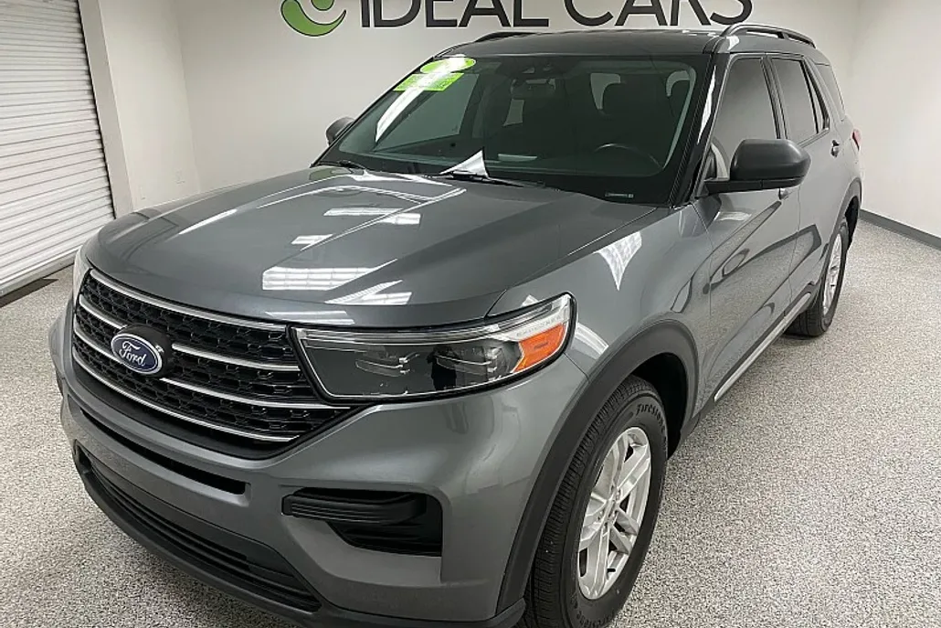 2022 Ford Explorer XLT photo 1