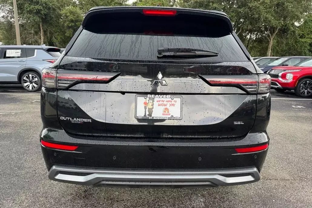 2025 Mitsubishi Outlander SEL photo 1