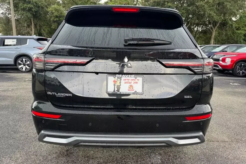 2025 Mitsubishi Outlander SEL photo 1