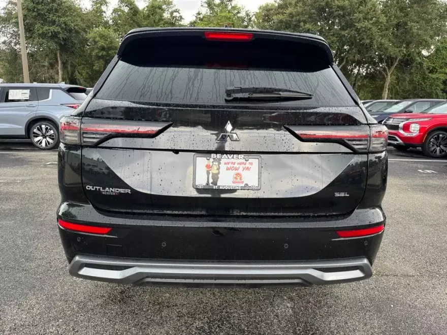 2025 Mitsubishi Outlander SEL photo 1
