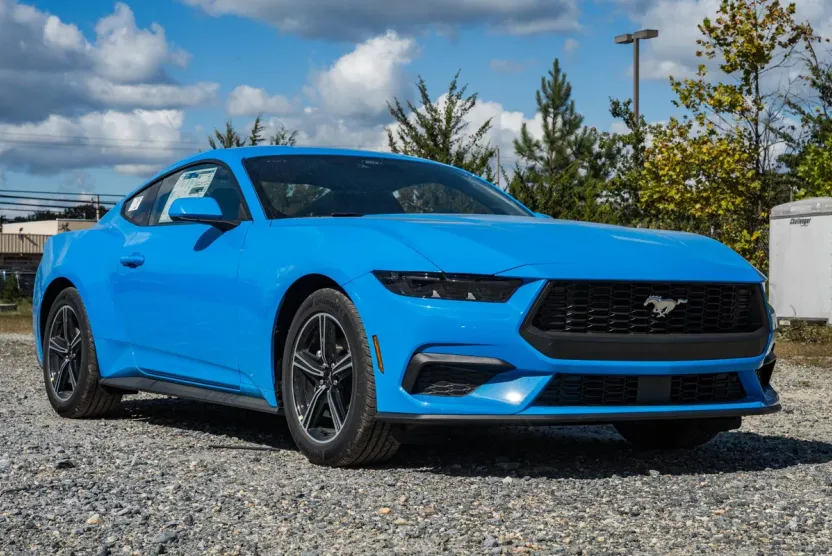 2025 Ford Mustang EcoBoost photo 1